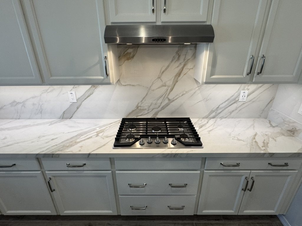 Cooktop and vein-matched quartz backsplash detail, Mesa, AZ kitchen