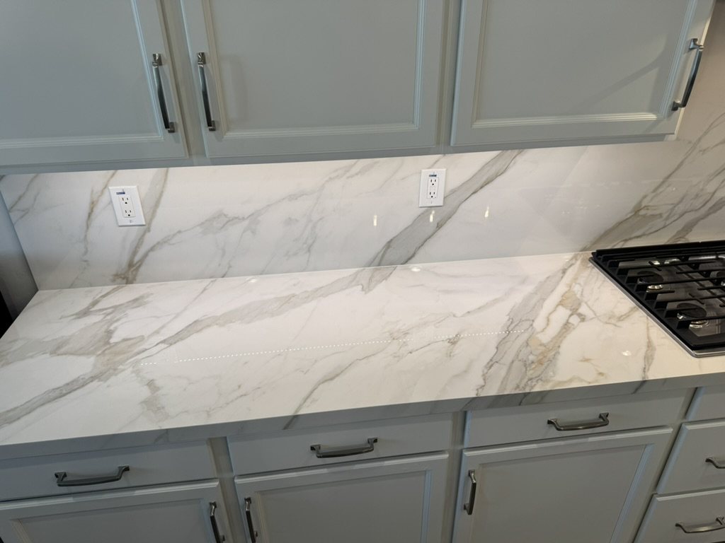 Close-up of a vein-matched quartz countertop seam, Mesa, AZ kitchen